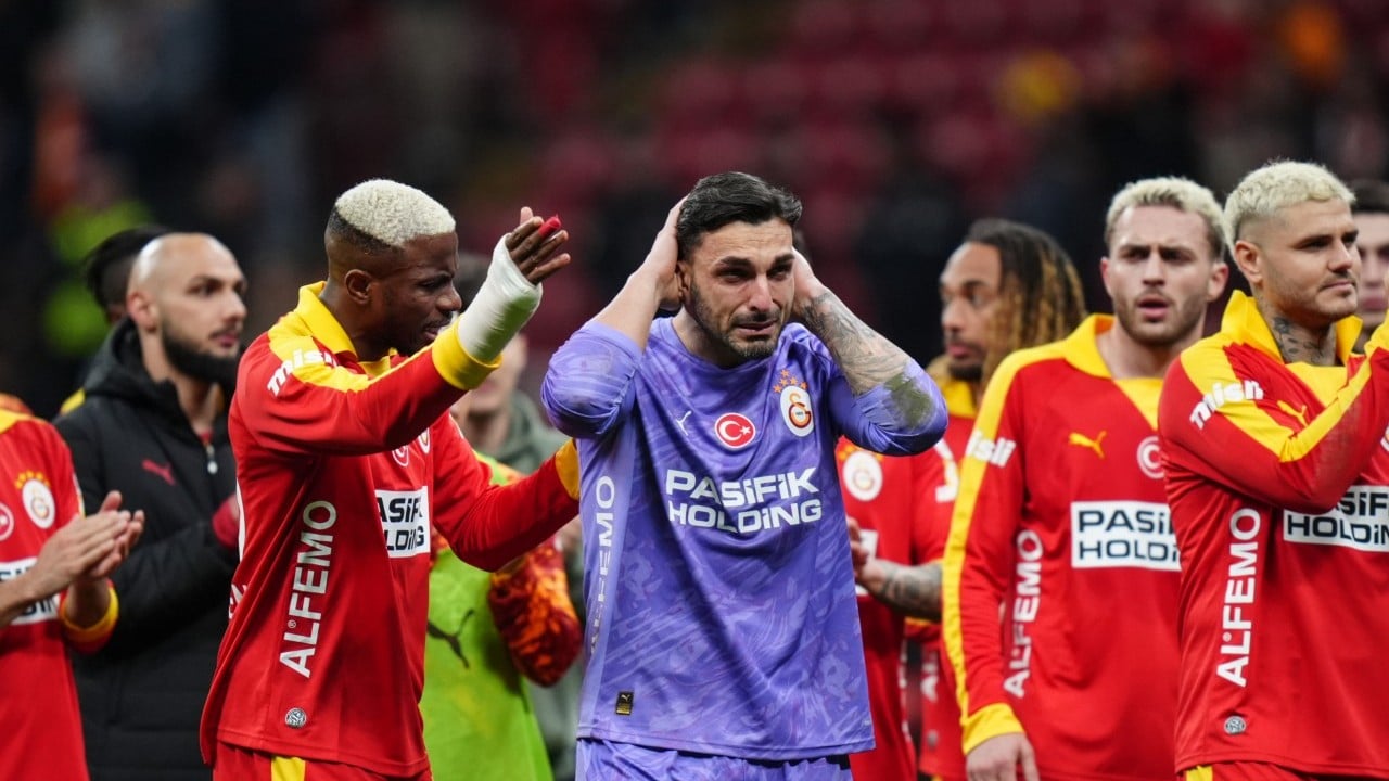 Foto - '4. şampiyonluğumuz ağır gelebilir bu ülkeye ama' diyen Günay turu kaybettirdi ve sahada hüngür hüngür ağladı!