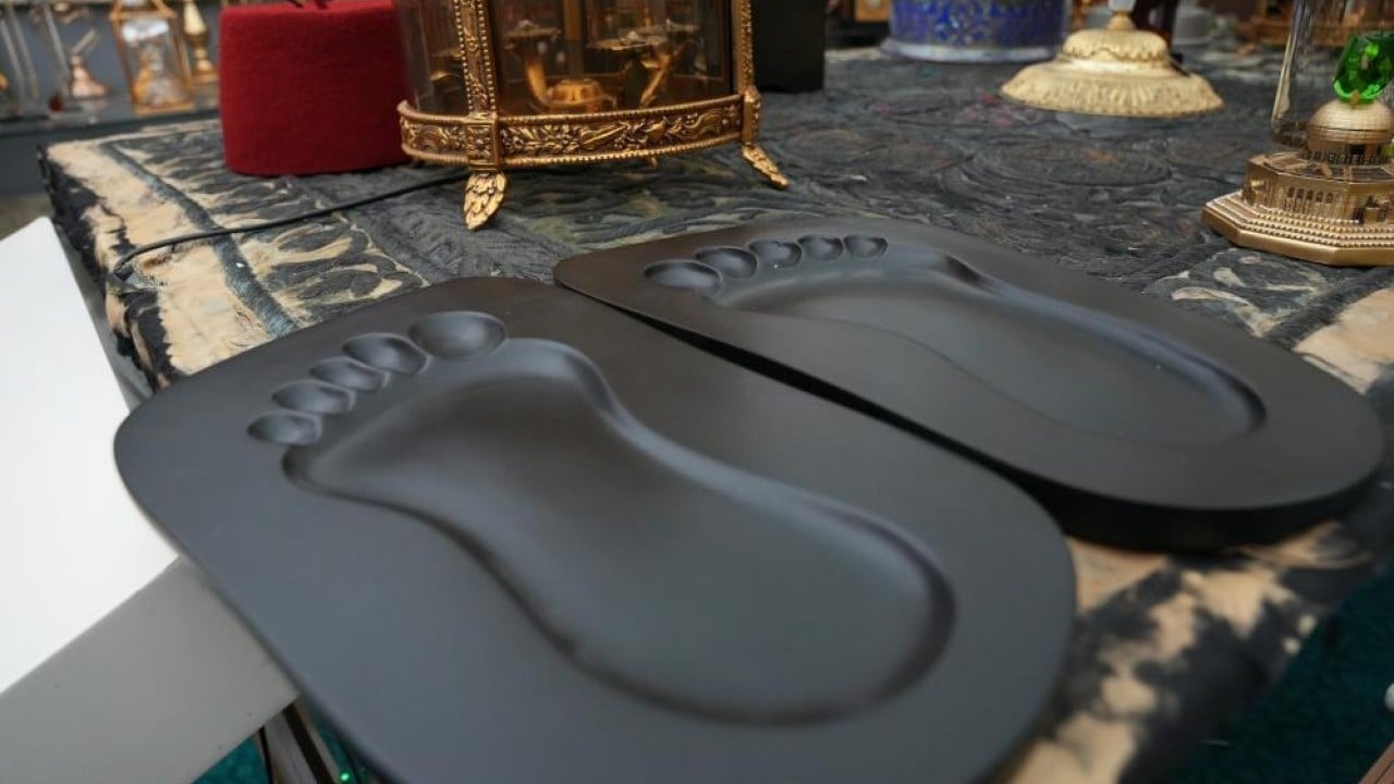 Foto - 40 binden fazla restorasyon yaptı Mukaddes Emanet'e gönüllü bakım