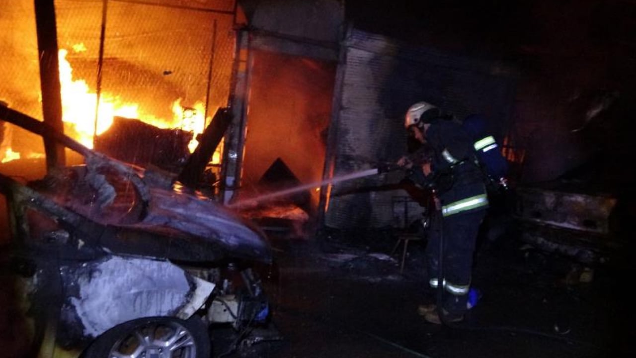 Foto - 40 yıllık alın teri yangında küle döndü
