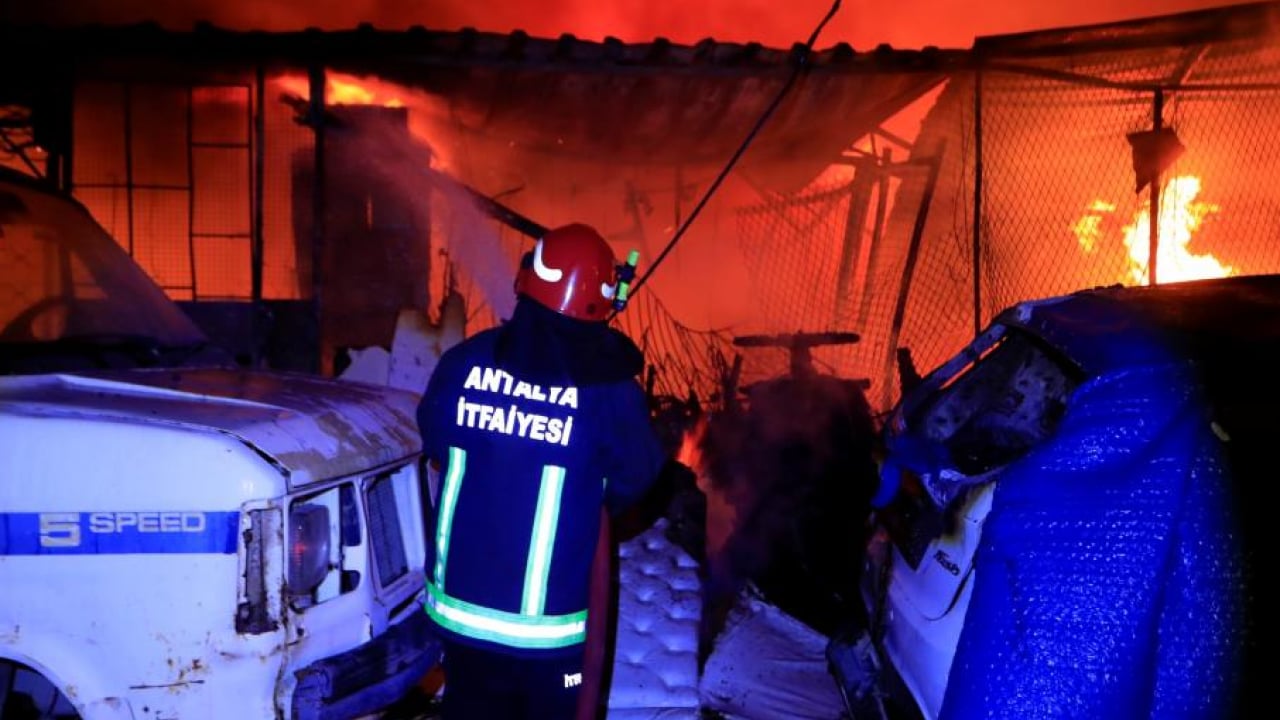40 yıllık alın teri yangında küle döndü