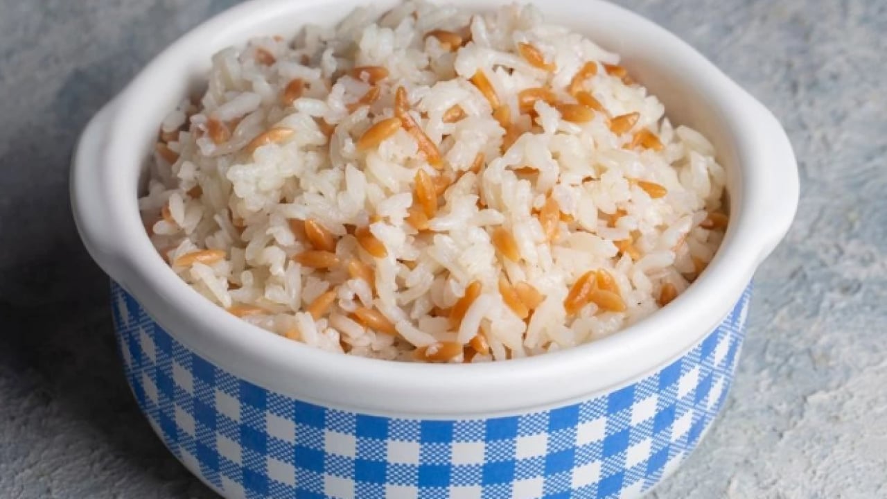 Foto - 40 yıllık aşçılar tarifi verdi! İşte pirinci pişirirken tane tane yapmanın sırrı