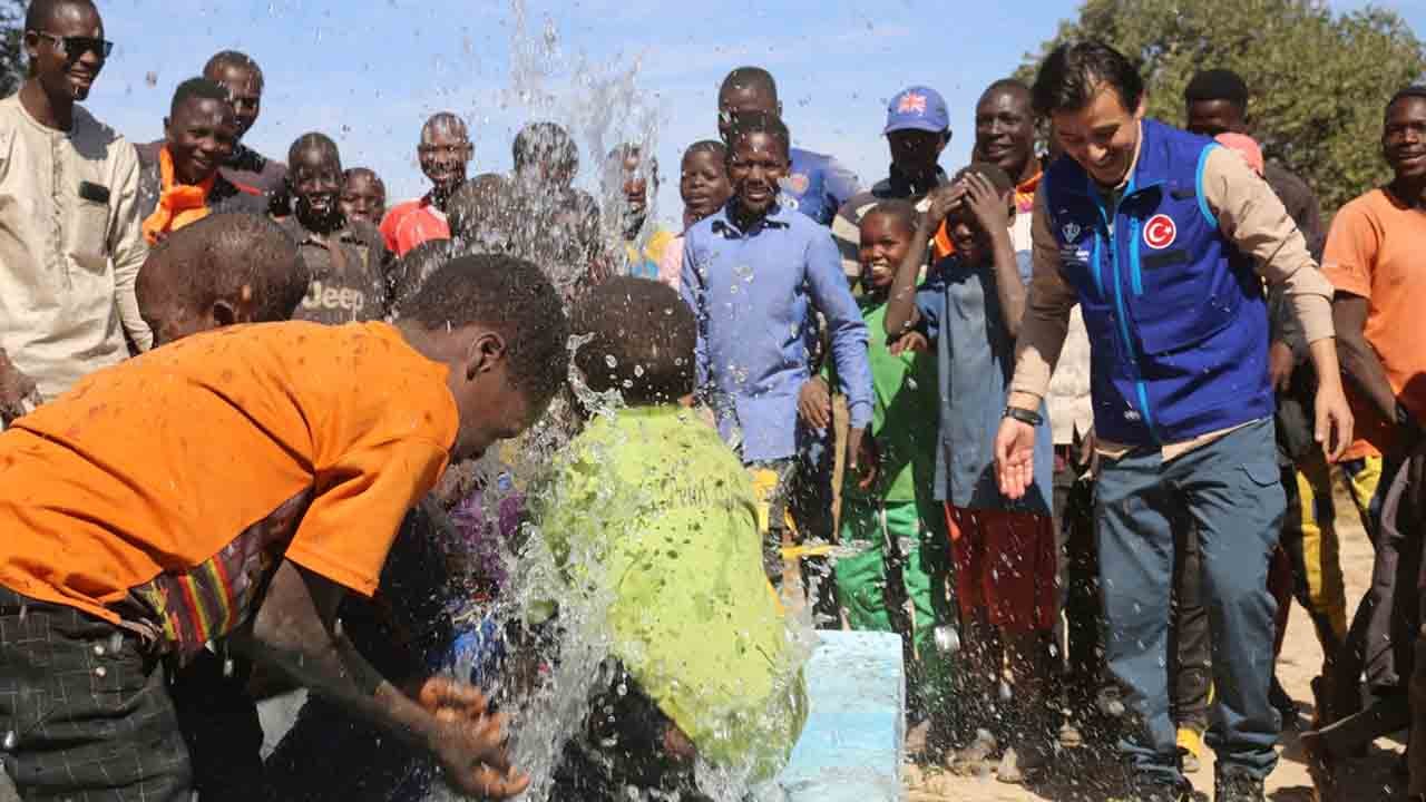 Foto - 41 ülkede 1667 su kuyusu: 13,5 milyon İnsana temiz su