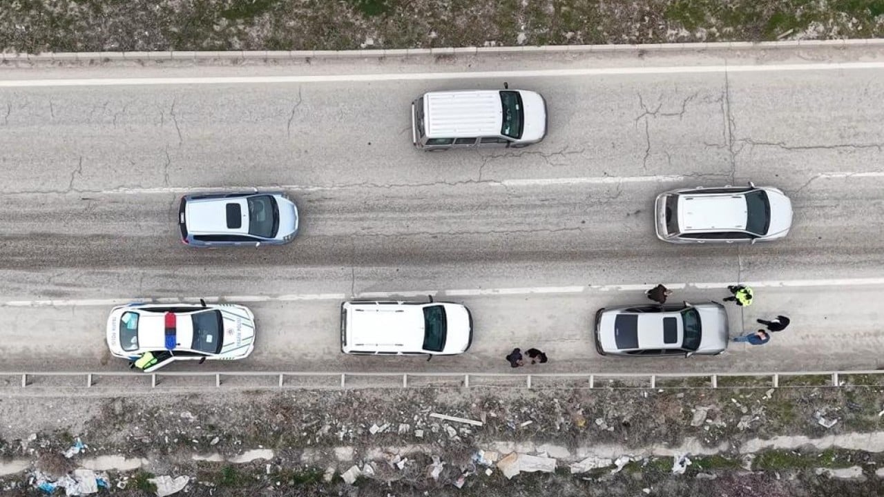 Foto - 43 ilin tek geçiş güzergahı Kilit kavşakta bayram trafiği