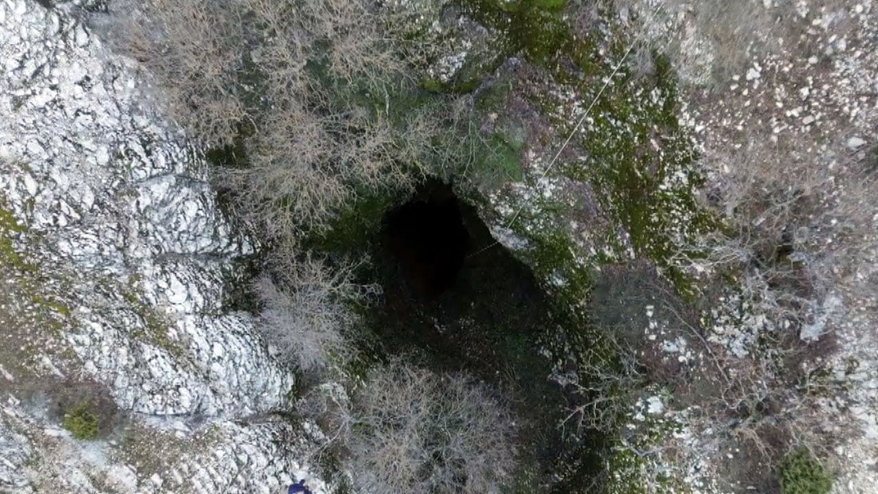 Foto - 45 metre aşağıda çürümüş halde bulundu! Mağaranın dibinde akılalmaz görüntü