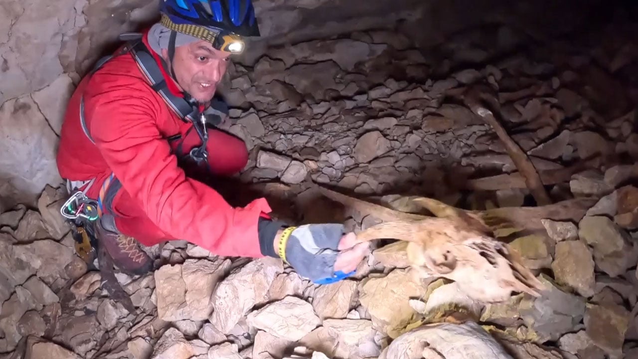 Foto - 45 metre aşağıda çürümüş halde bulundu! Mağaranın dibinde akılalmaz görüntü