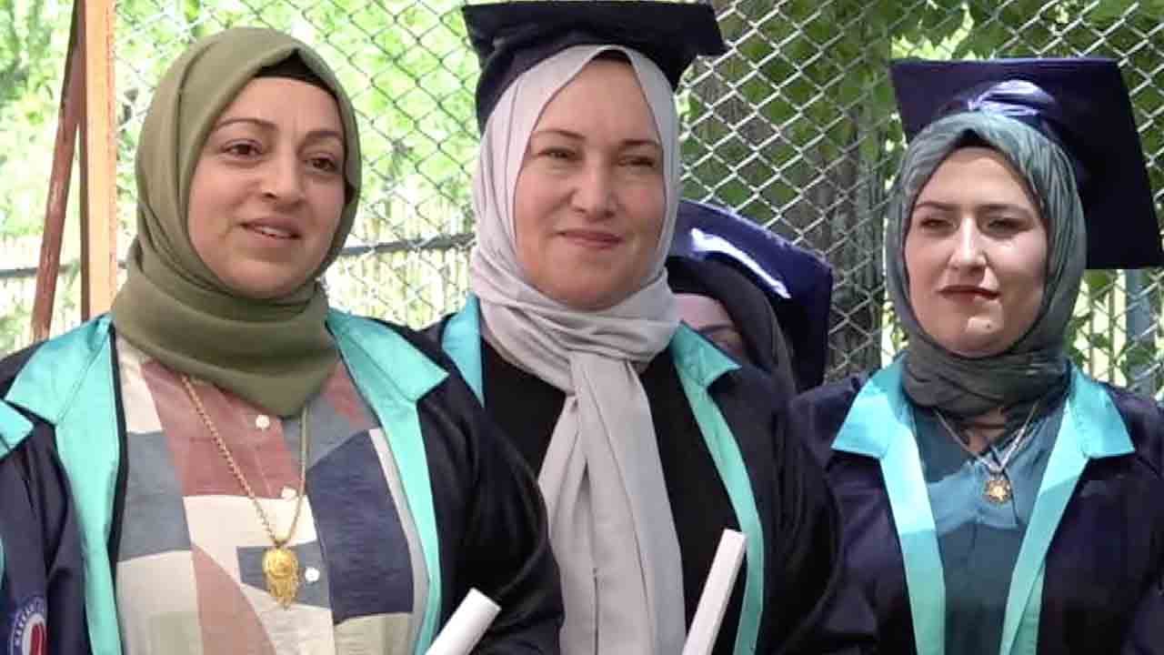 Foto - 45 yaşında gelen mutluluk: Anne-kız birlikte mezun oldular