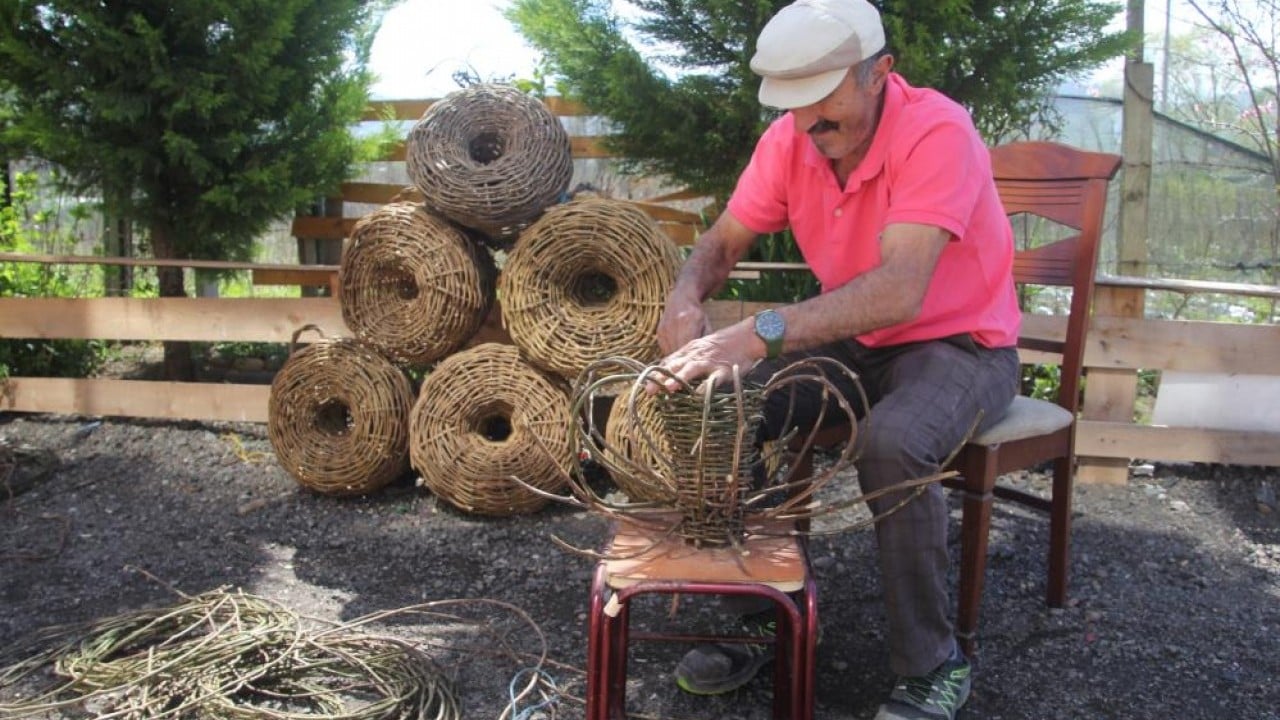 Foto - 45 Yıldır dağdan topluyor ilmek ilmek örüyor