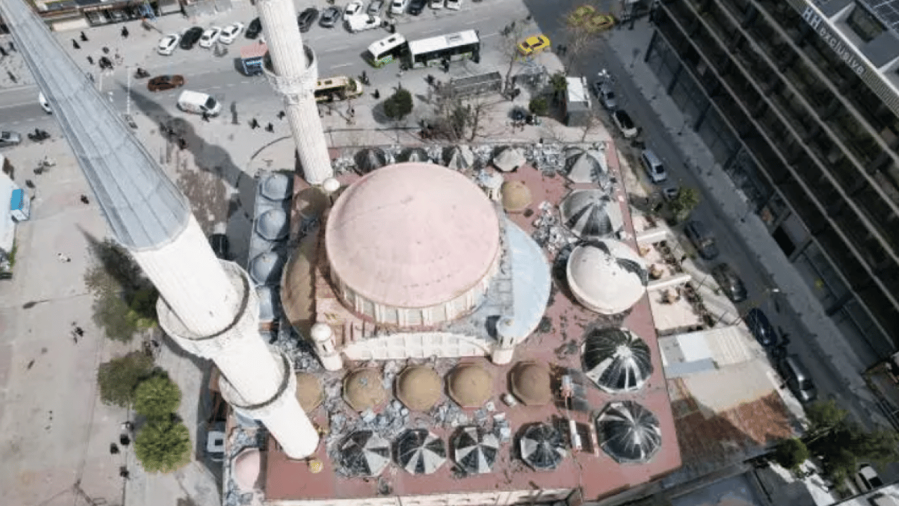 Foto - 46 yıllık cami yıkılıyor! 'Duygulanmamak elde değil!'