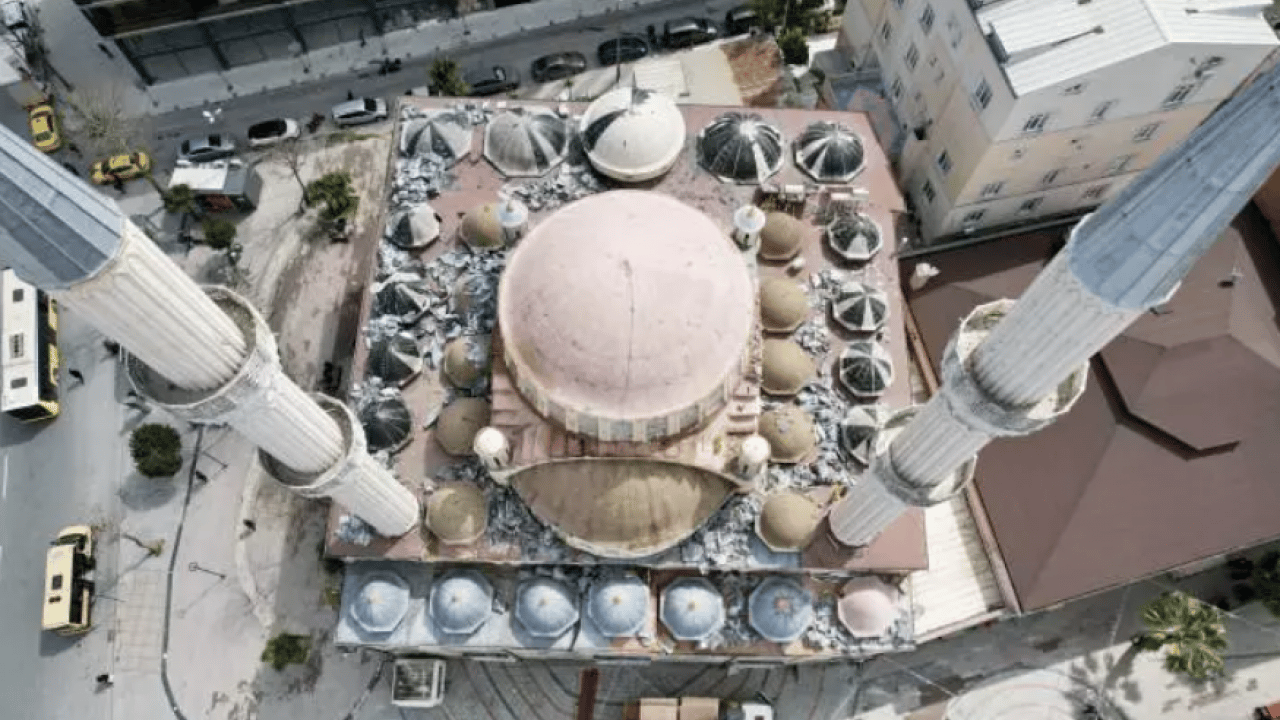 46 yıllık cami yıkılıyor! 'Duygulanmamak elde değil!'