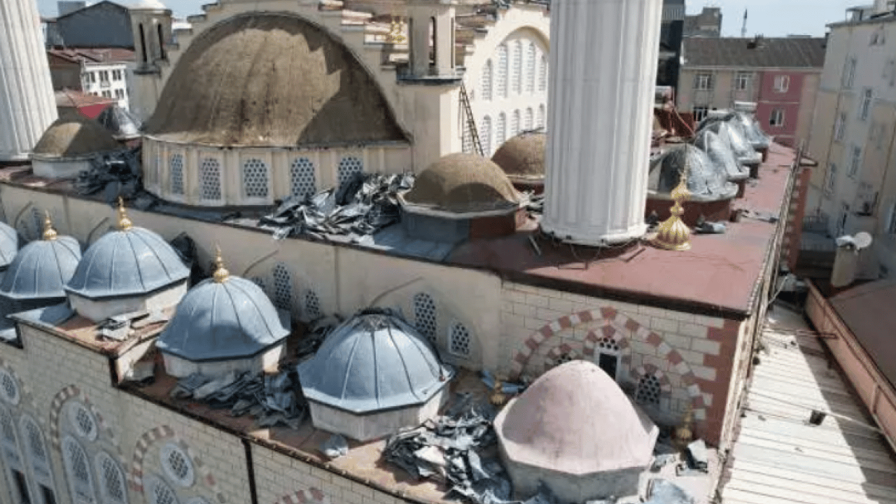 Foto - 46 yıllık cami yıkılıyor! 'Duygulanmamak elde değil!'