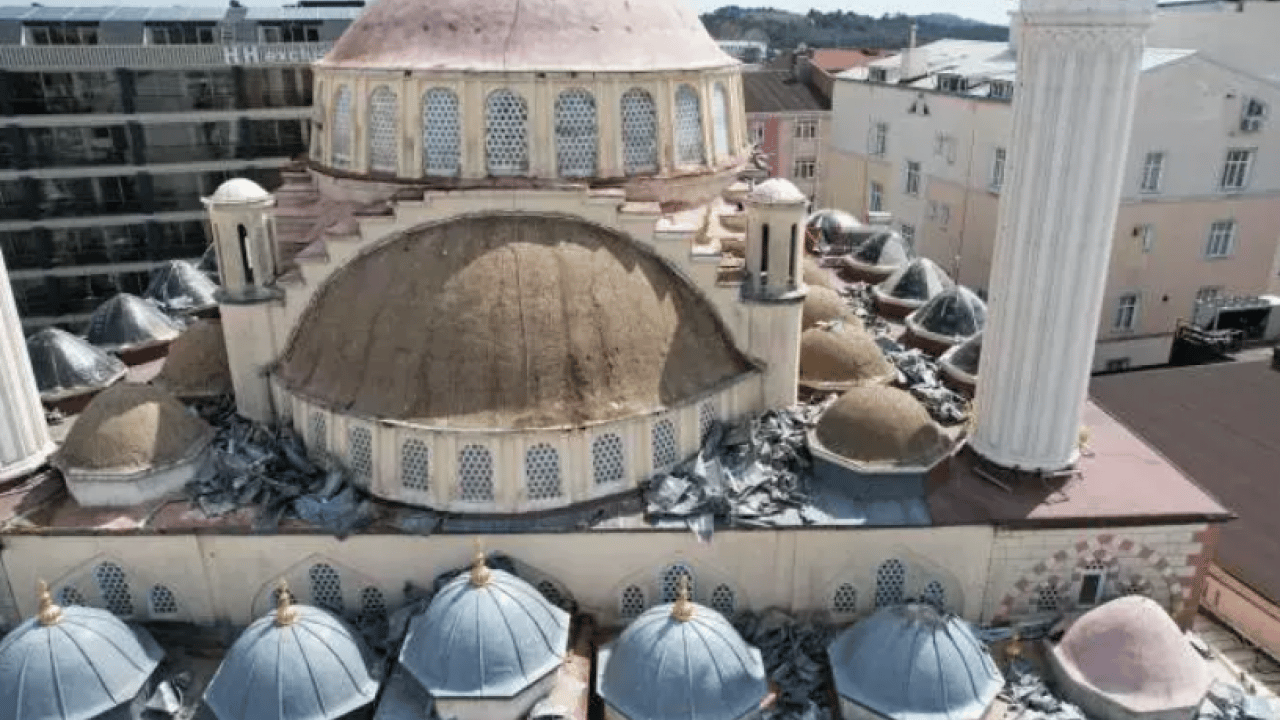 Foto - 46 yıllık cami yıkılıyor! 'Duygulanmamak elde değil!'