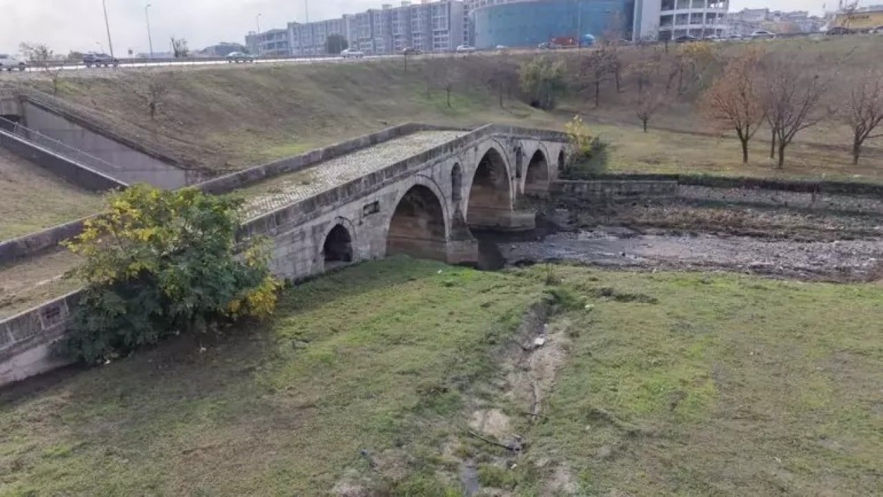 Foto - 470 Yıllık tarih çukura terk edildi!