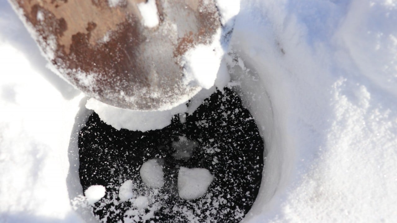 Foto - 5 asırlık buz gibi gelenek! Yaz sıcaklarına hazırlık için 7 metrelik kuyulara kar dolduruyorlar