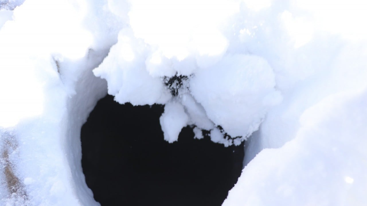 Foto - 5 asırlık buz gibi gelenek! Yaz sıcaklarına hazırlık için 7 metrelik kuyulara kar dolduruyorlar