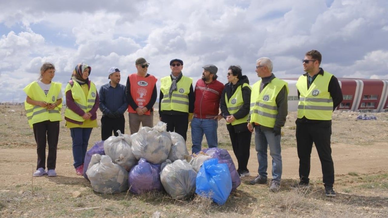 5 dakika içerisinde 200 kilo çöp Bugün temizleyip yarın nefes alacaklar