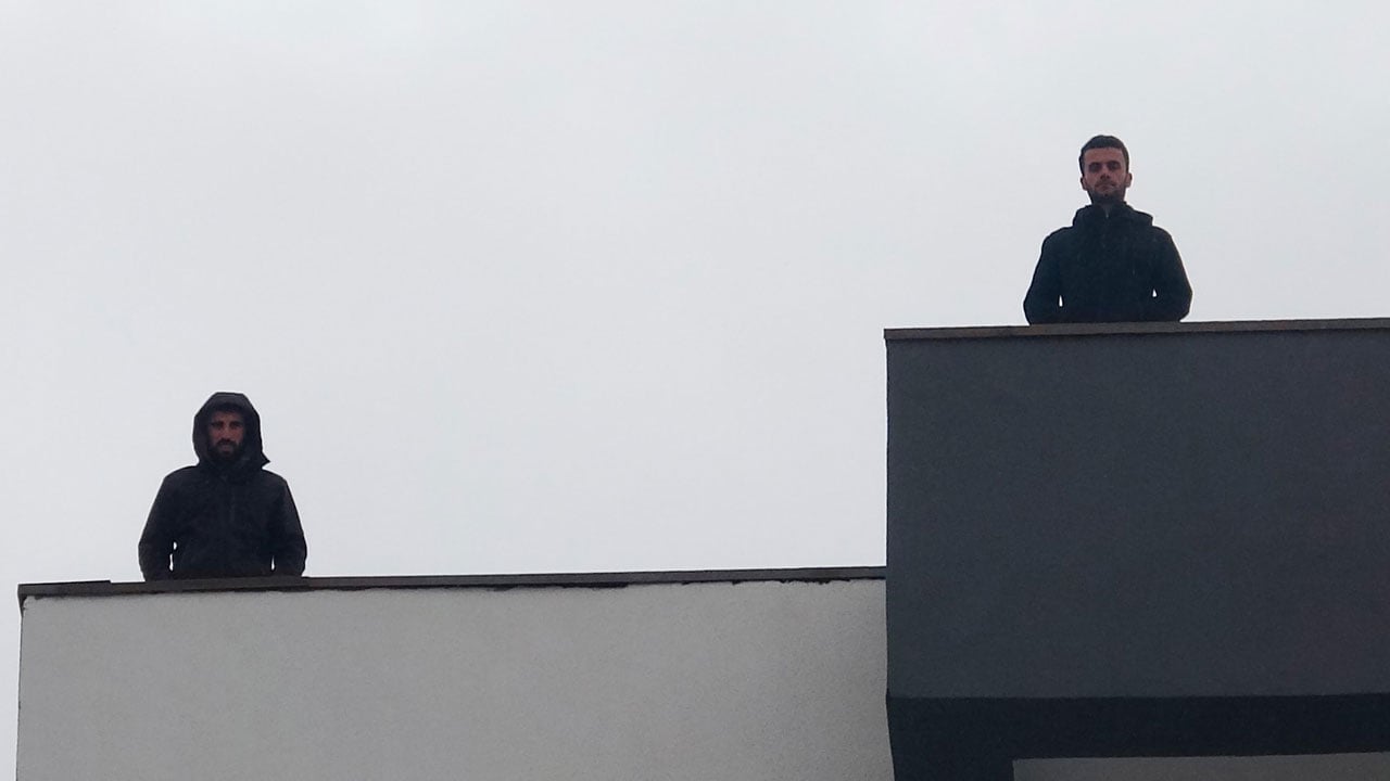 Foto - 5 saatlik direniş! Aylardır maaş alamayan işçiler çatıda isyan etti