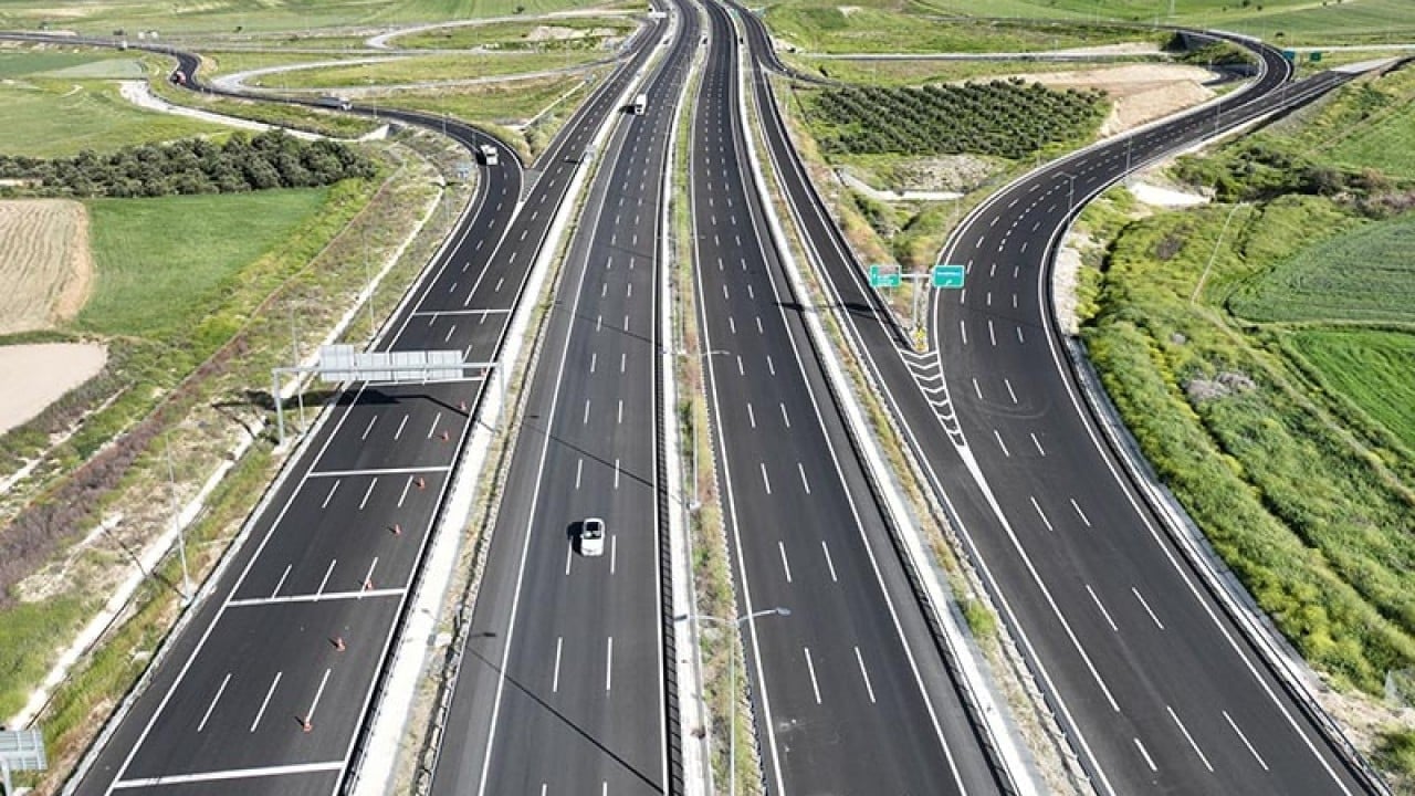 Foto - 5 sektörde projeler hayata geçti! Türkiye'nin ulaşım haritası 2025'te yeniden çizildi