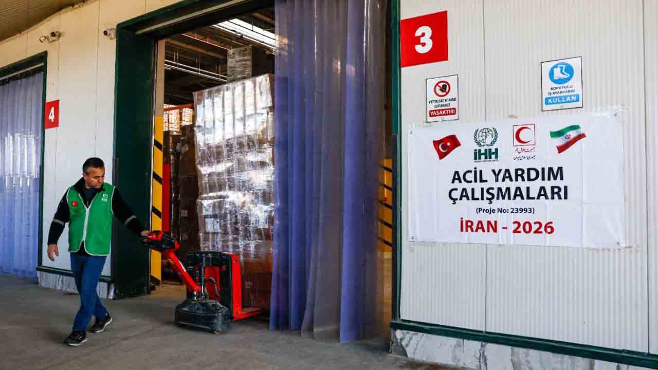 Foto - 5 tır yolda: Türkiye’den İran’a insani yardım 