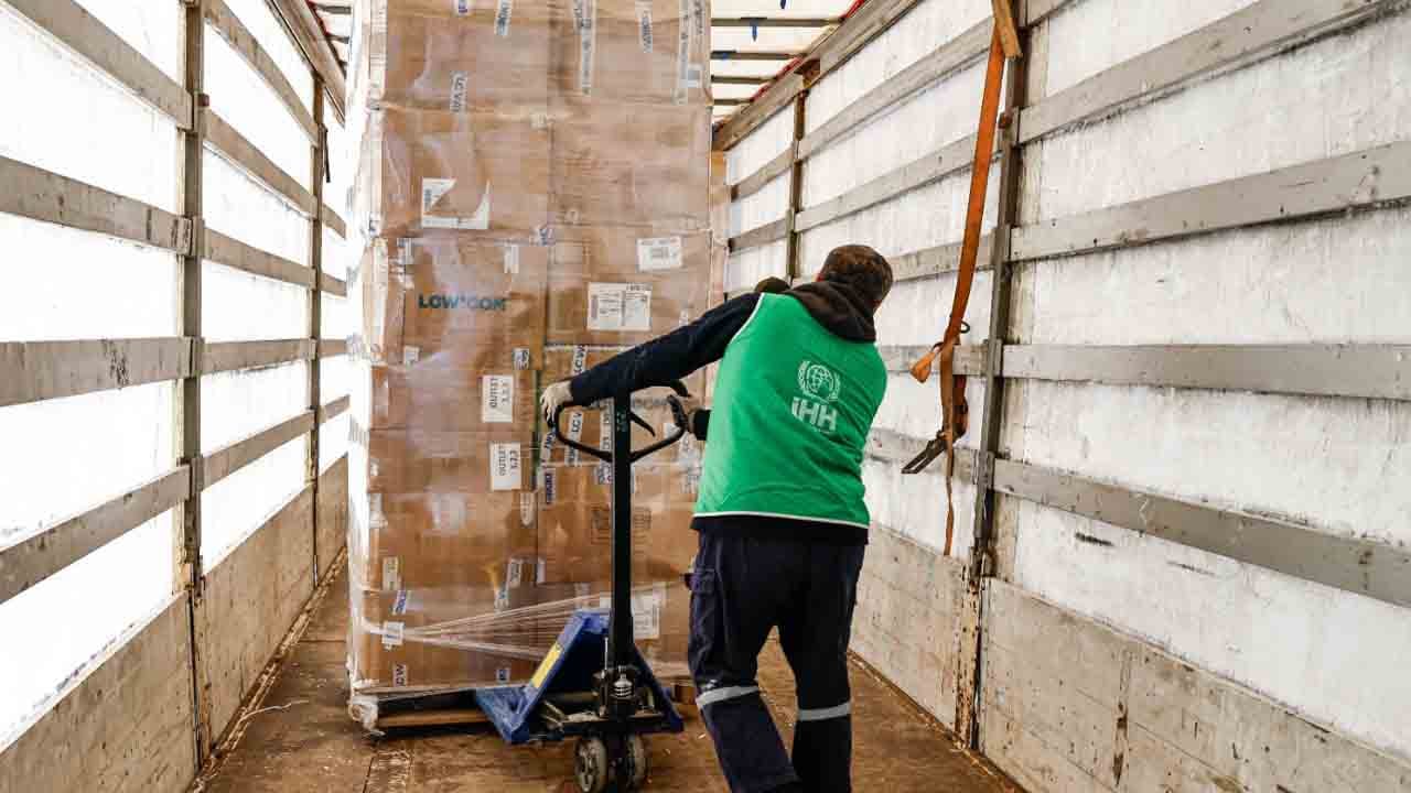 Foto - 5 tır yolda: Türkiye’den İran’a insani yardım 