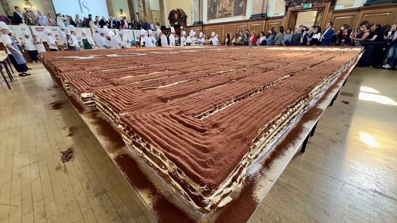 Foto - 50 bin kedi dili ve 3 binden fazla yumurta: Dünyanın en uzun tiramisusu! 440 metrelik dev tatlı...