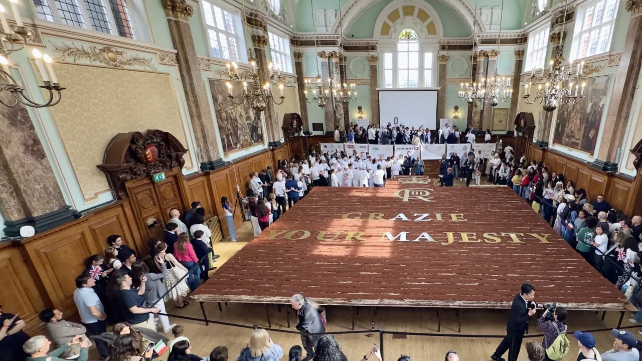 Foto - 50 bin kedi dili ve 3 binden fazla yumurta: Dünyanın en uzun tiramisusu! 440 metrelik dev tatlı...
