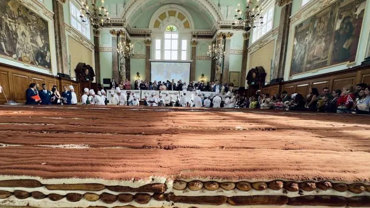 Foto - 50 bin kedi dili ve 3 binden fazla yumurta: Dünyanın en uzun tiramisusu! 440 metrelik dev tatlı...