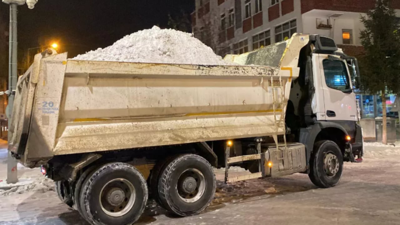 Foto - 500 kamyon kullanıldı! 3 günde şehir dışına taşındı!