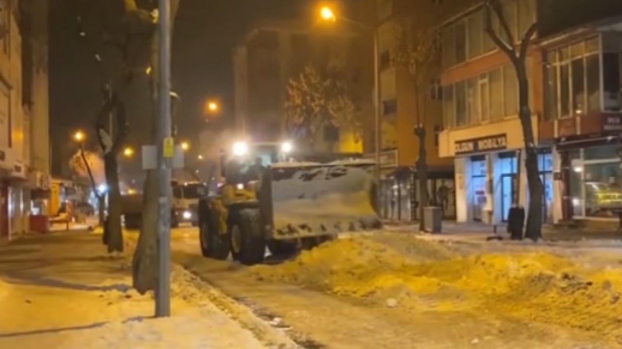 Foto - 500 kamyon kullanıldı! 3 günde şehir dışına taşındı!