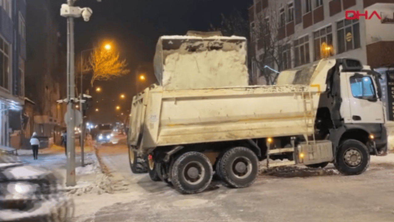 Foto - 500 kamyon kullanıldı! 3 günde şehir dışına taşındı!