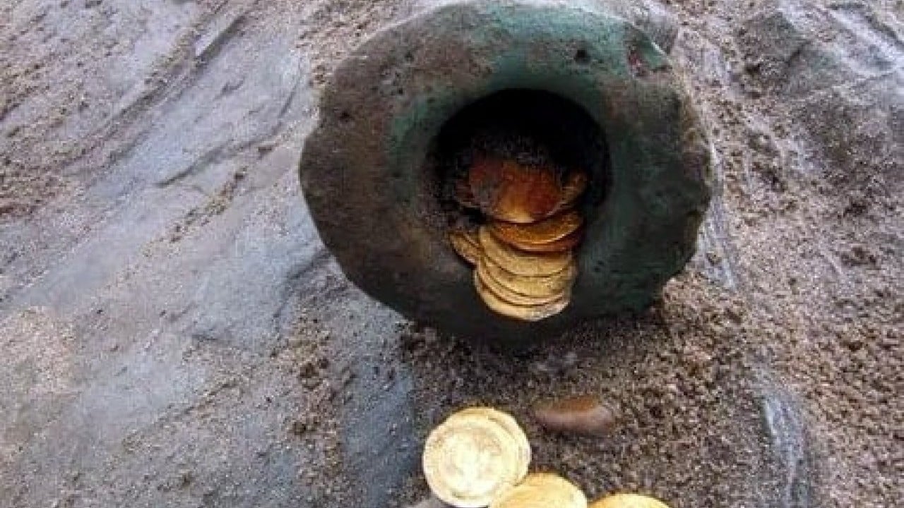 Foto - 500 yıl önce okyanusta kaybolan gemi içinde binlerce altınla çölde bulundu