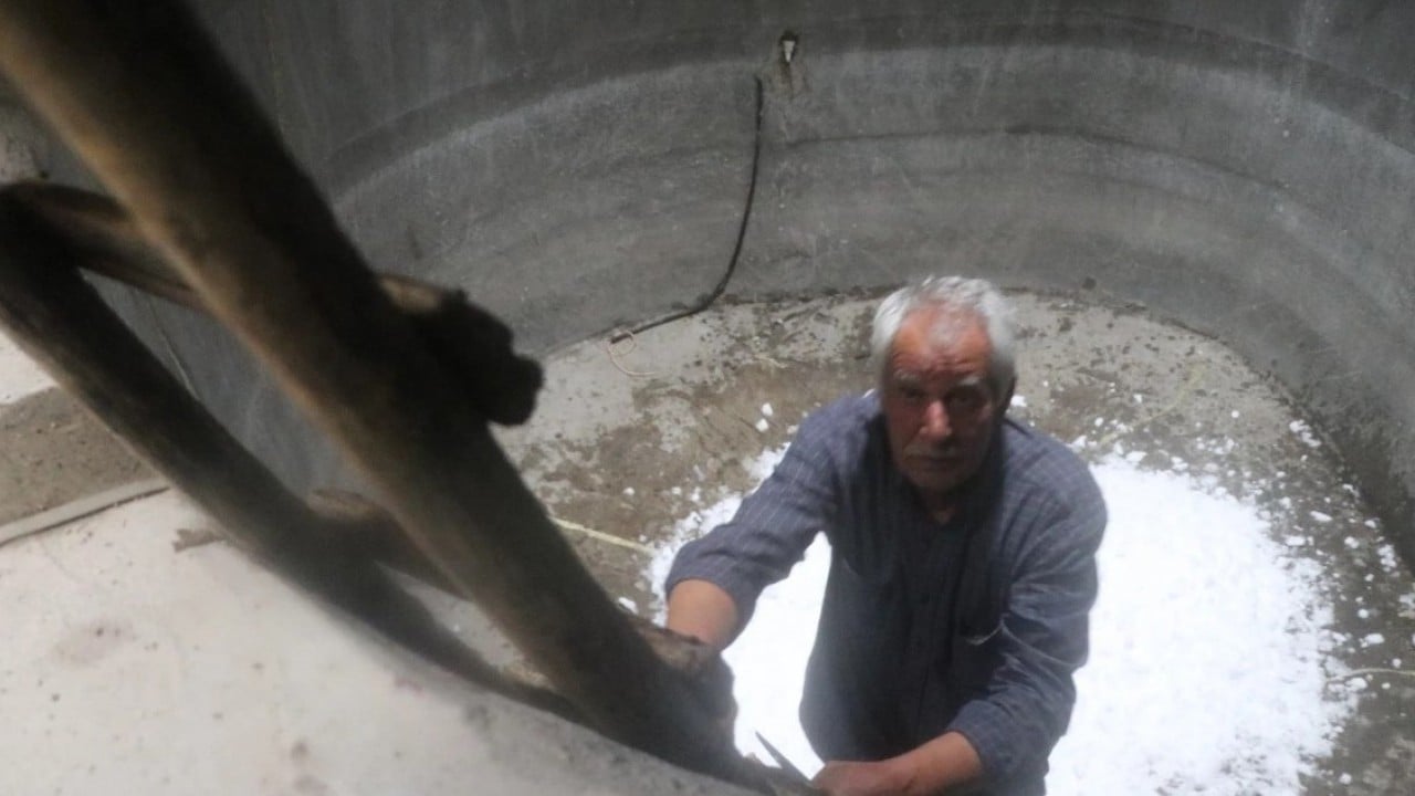 500 yıllık gelenek! Kuyularda kar depoluyorlar