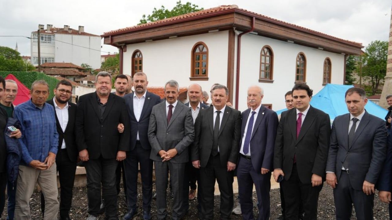 Foto - 500 yıllık tarihi cami Cuma namazı ile cemaatine kavuştu