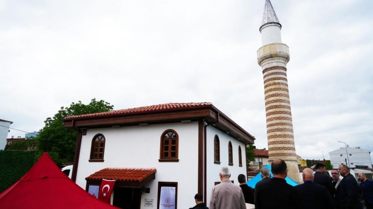 500 yıllık tarihi cami Cuma namazı ile cemaatine kavuştu