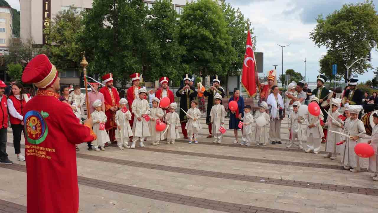 Foto - 530 yıllık emanete sadakat: 25 çocuğa sünnet şöleni