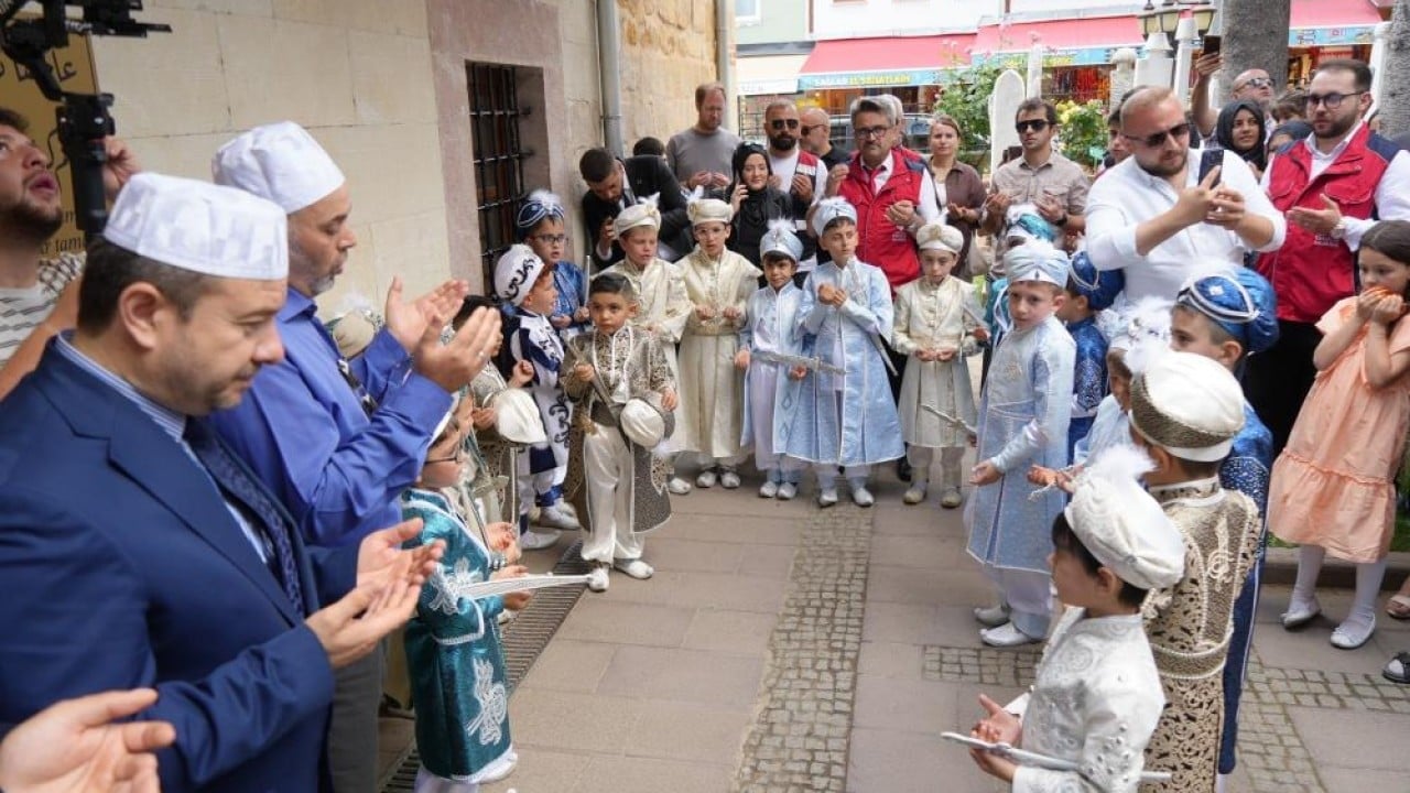 Foto - 530 Yıllık vakıf geleneği ihtiyaç sahibi ve yetim 28 çocuk sünnet ettirildi