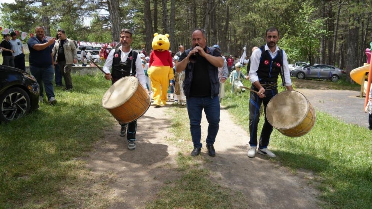 Foto - 530 Yıllık vakıf geleneği ihtiyaç sahibi ve yetim 28 çocuk sünnet ettirildi