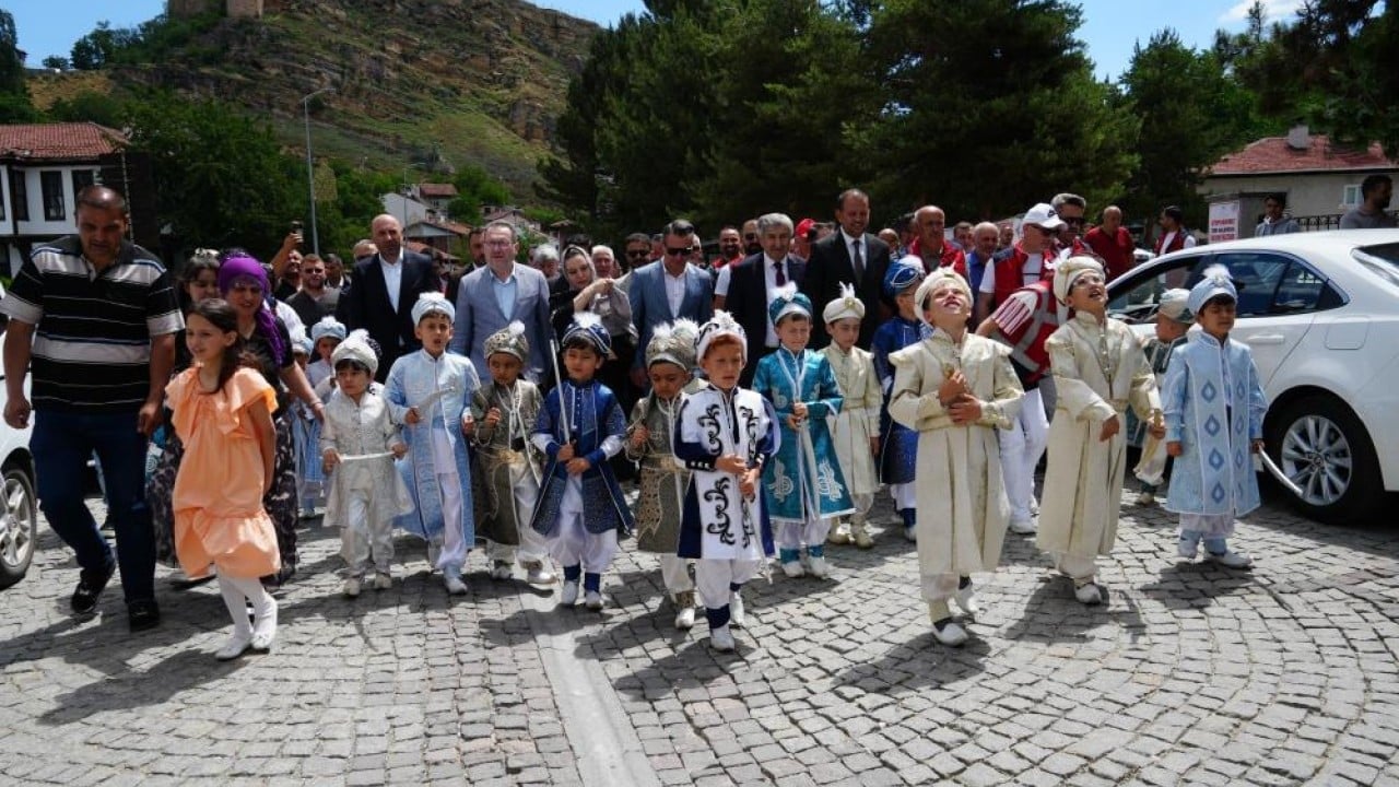Foto - 530 Yıllık vakıf geleneği ihtiyaç sahibi ve yetim 28 çocuk sünnet ettirildi