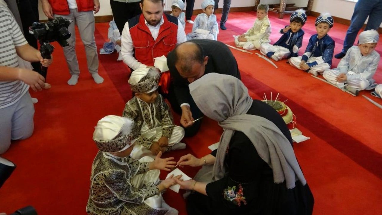 Foto - 530 Yıllık vakıf geleneği ihtiyaç sahibi ve yetim 28 çocuk sünnet ettirildi
