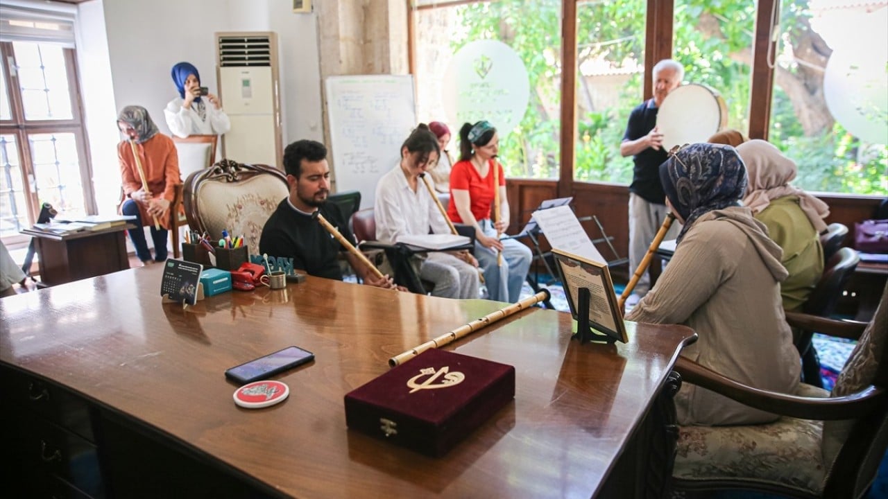 Foto - 531 yıllık tarihi medresede anlamlı faaliyet! TDV ile unutulmaya yüz tutmuş sanatlar yeniden doğuyor