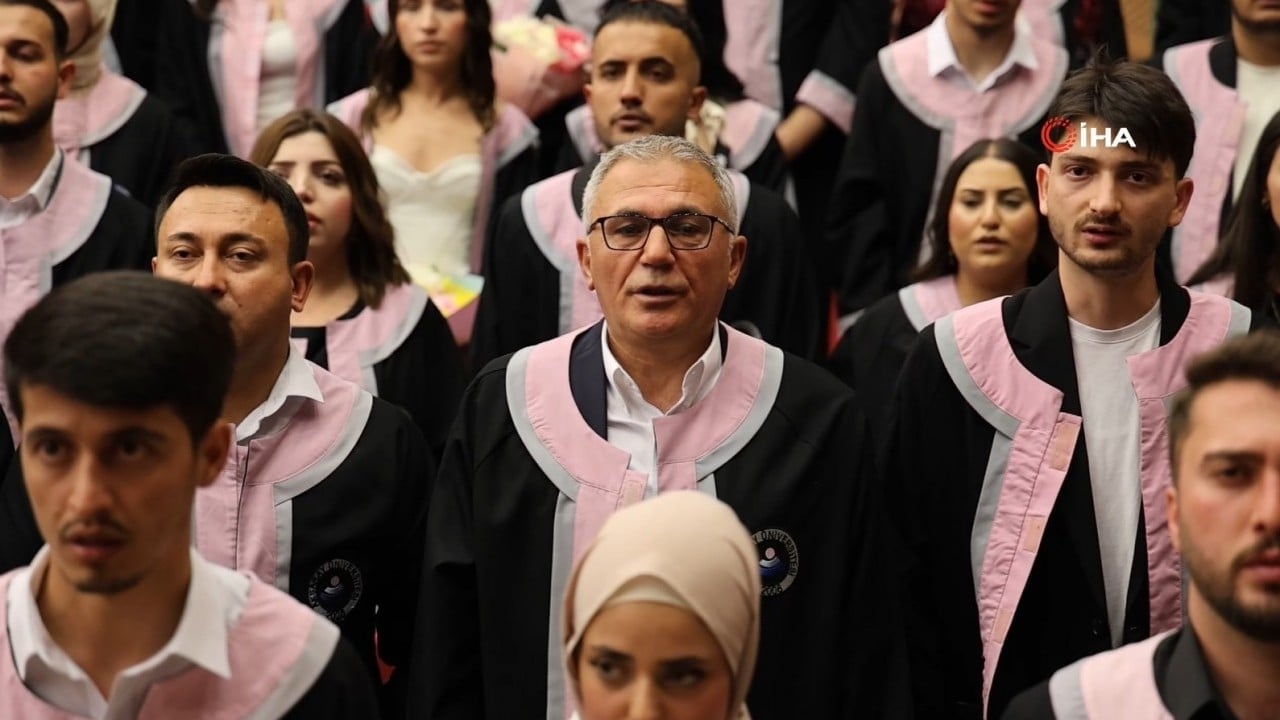Foto - 55 yaşında üniversiteli 59 yaşında mezun! Eğitim hayalini torunu ile gerçekleştirdi
