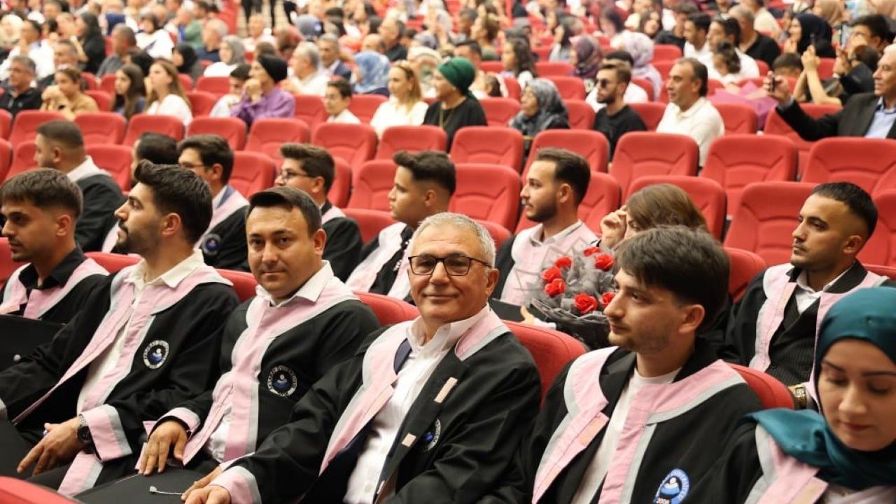 Foto - 55 yaşında üniversiteli 59 yaşında mezun! Eğitim hayalini torunu ile gerçekleştirdi
