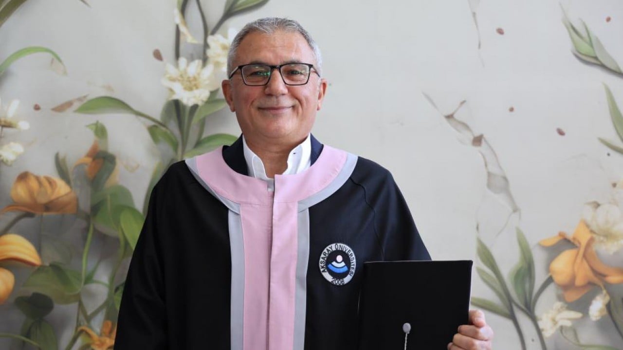 55 yaşında üniversiteli 59 yaşında mezun! Eğitim hayalini torunu ile gerçekleştirdi