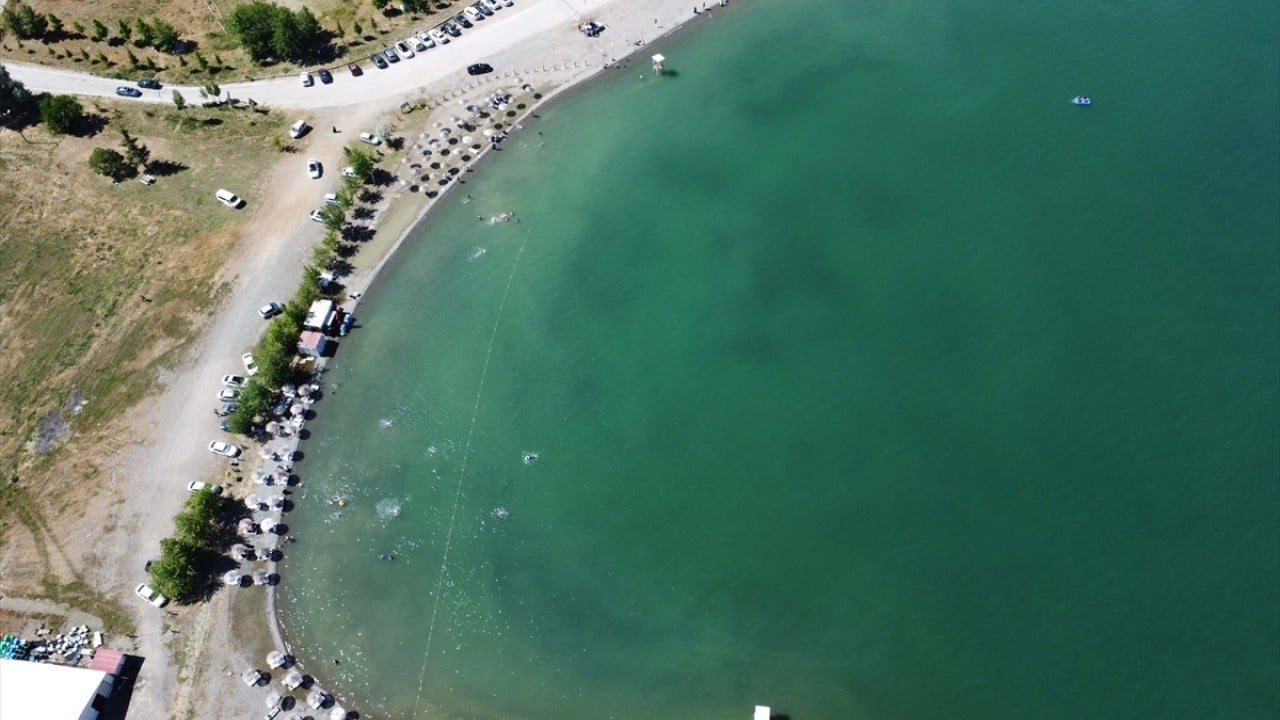 Foto - 56 kilometrelik kıyı şeridi var Doğunun gözdesi Hazar Gölü’nde sezon başladı