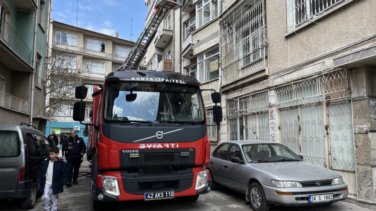 Foto - 5'i çocuk 8 kişi ekiplerce kurtarıldı Alevler arasında can pazarı yaşandı