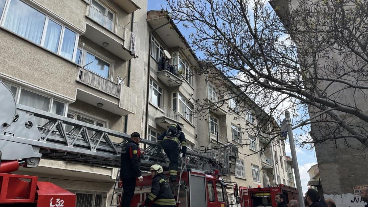 Foto - 5'i çocuk 8 kişi ekiplerce kurtarıldı Alevler arasında can pazarı yaşandı