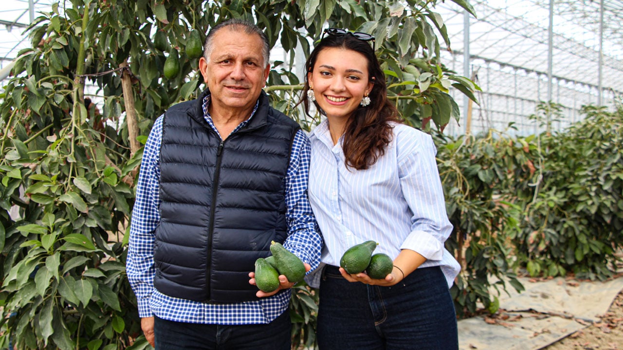 5’inci kuşak üretim başladı! Doktorluğu bıraktı, tropik seraya geçti