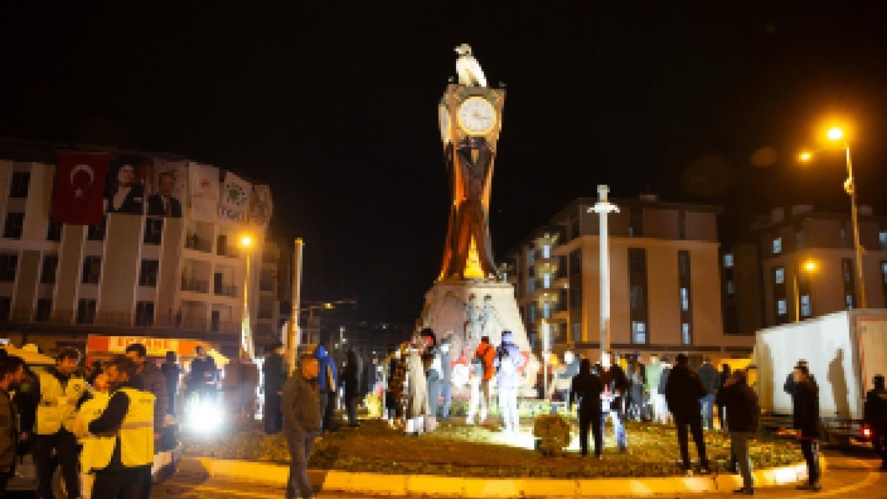 Foto - 6 Şubat felaketinin yıl dönümünde 11 ilde sessiz anma