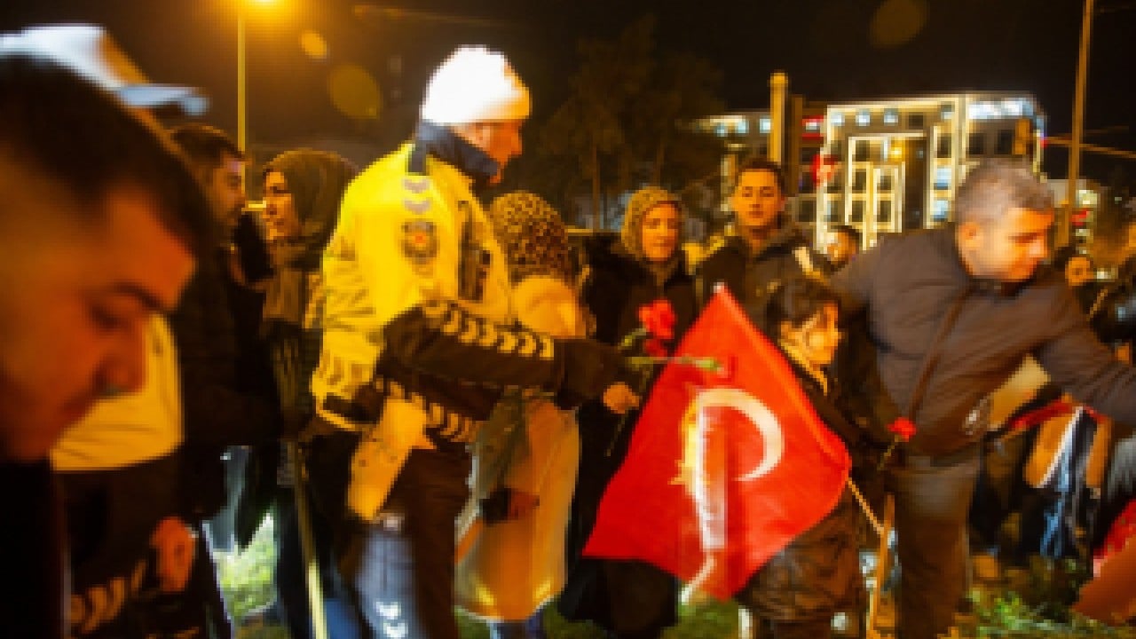 Foto - 6 Şubat felaketinin yıl dönümünde 11 ilde sessiz anma