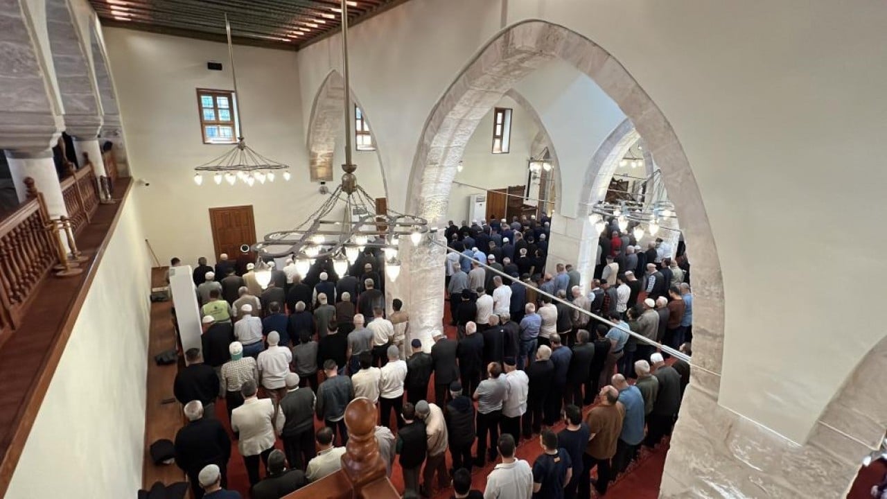 Foto - 6 şubatta büyük hasar almıştı 583 yıllık Ulu Cami'de deprem sonrası ilk cuma