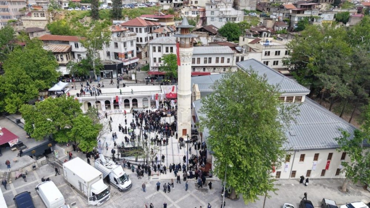 Foto - 6 şubatta büyük hasar almıştı 583 yıllık Ulu Cami'de deprem sonrası ilk cuma